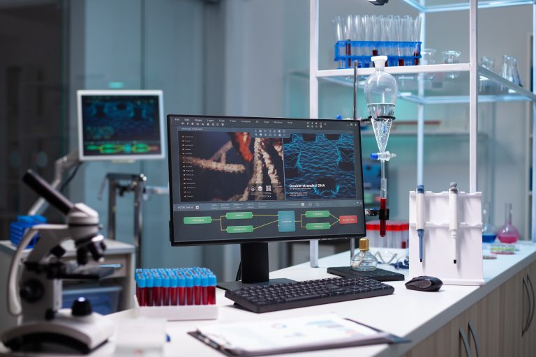 empty laboratory with scientific monitor on desk 2025 02 19 12 34 25 utc IRI S3 - Povećanje razvoja novih proizvoda i usluga koji proizlaze iz aktivnosti istraživanja i razvoja